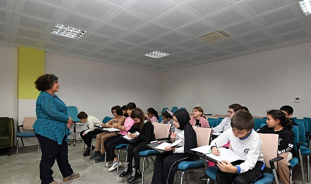 Küçük Yazarlar Ustalaşma Yolunda: Atölyenin İkinci Serüveni Emek ve Hüdavendigar Yetenek Evlerinde