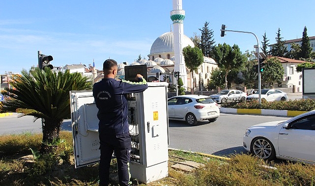 Manavgat’ta Trafik Işıkları Yenileniyor: Sinyalizasyon Altyapısında Modernizasyon Başladı