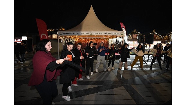 Osmangazi Meydanında Yeni Yıl Coşkusu: Işıklar, Müzik ve Lezzet Dolu Akşam