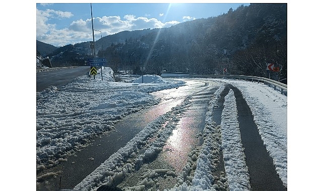 Osmangazi’de Karla Mücadele: Ekipler Yol Güvenliğini Sağlamak İçin Sahada