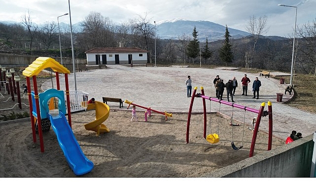 Sarıpınar Meydanı Yeniden Canlandı: 2170 m2’lik Alan, Ağaçlandırma ve Oyun-Fitness Alanlarıyla Hizmete Girdi