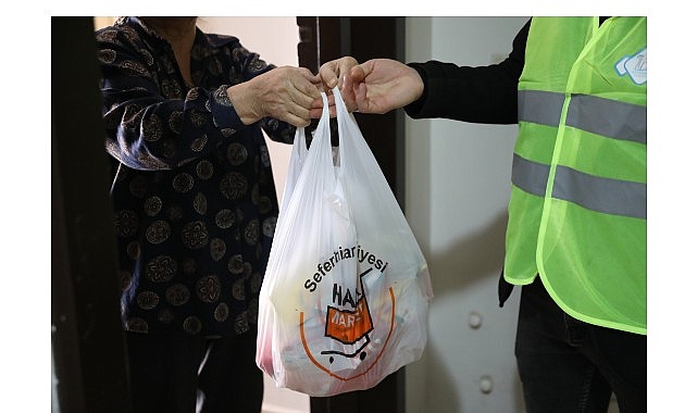 Seferihisar’da Halk Kart Destekleriyle Yılbaşı Sofraları Coşkuyla Yükseliyor