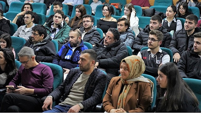 TEKNOMER’de Yapay Zeka Üzerine Eğitici Bir Program: Avantajlar ve Riskler