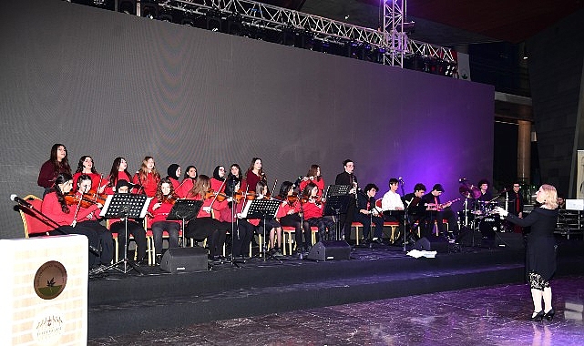Yeni Yıla Merhaba: Osmangazi Belediyesi Gençlik Orkestrası ve Korosu Bursalıları Büyüledi