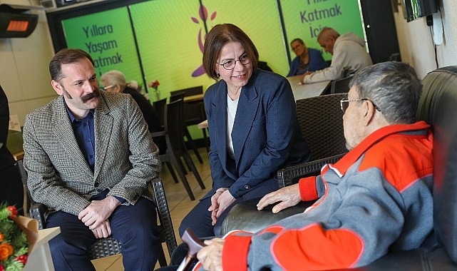 Zihni Göktay ile Maltepe’de Sanat ve Sevgi Dolu Bir Ziyaret, Usta Oyuncunun Anıları ve Yaşlılarla Samimi Sohbet