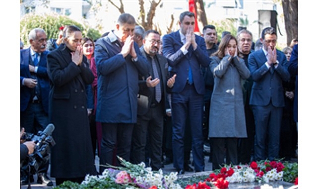 Zübeyde Ana’nın Anısına İzmir’de Anlamlı Duruş: Anne ve Millet El ele