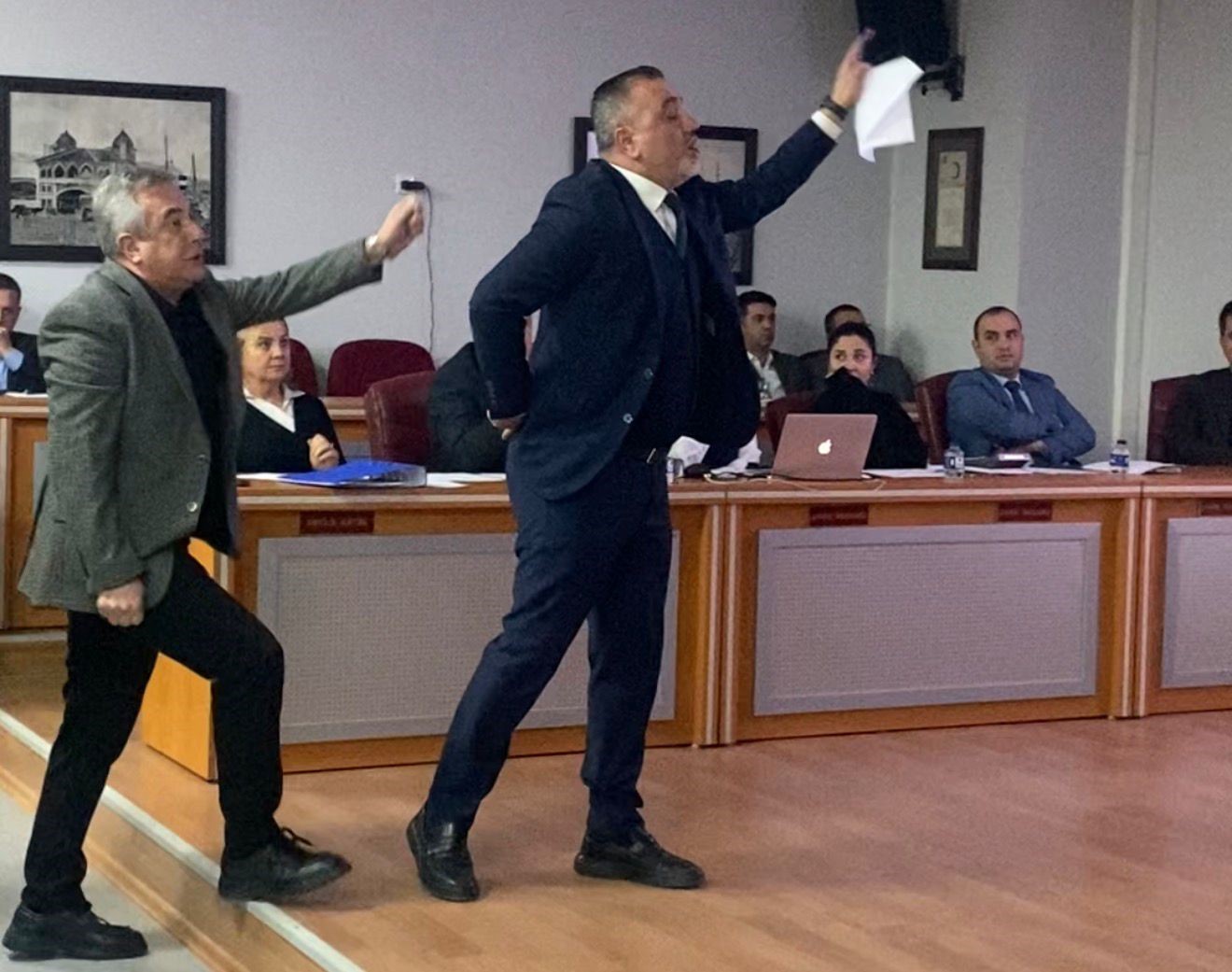 Bandırma Meclisi Karıştı: Deprem Sunumu Tartışma Yarattı