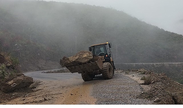 Alanya kırsalında zorlu hava koşullarıyla mücadele: Yollar tek tek açılıyor