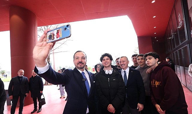Alev Alatlı Kütüphanesi ve Sanat Galerisi Ziyareti: Gençlerin Eğitim Hedefleri ve Şehrin Kültür Vizyonu