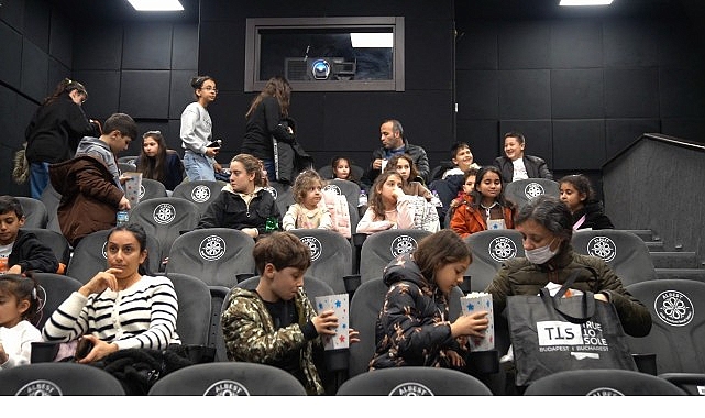 Aliağa Belediyesi Sömestr Günlerinde Çocuklara Sinema ve Tiyatro Coşkusu