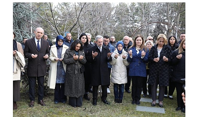 Ankara Üniversitesi Deprem Anıtı Önünde 3. Yıl Anma Programı: 17 Öğrencinin Hatırası İçin Dualar