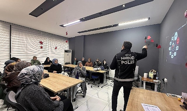 Anne Şehir Merkezleri’nde Verilen En İyi Narkotik Polisi Anne Eğitimi