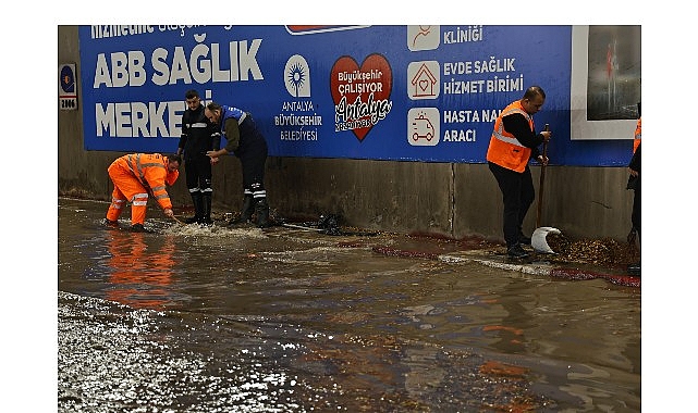 Antalya’da Şiddetli Yağışta Sahada Koordineli Müdahale: 714 Personel ve 374 Araçla Ekipler Hareket Halinde