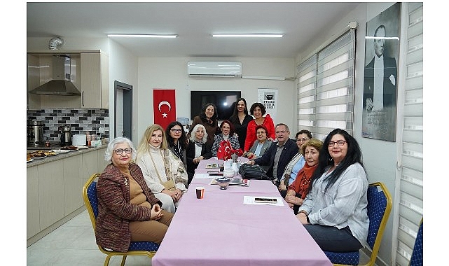 Ayvalık’ta Muammer Aksoy Adı Taşınan Salonda Anlamlı Anma ve Aydınlanma Vurgusu