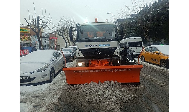 Bağcılar’da Karla Mücadele: 24 Saat Sahada 402 Personel ve 36 Araçla Belediye Varmış Devrimci Hazırlık