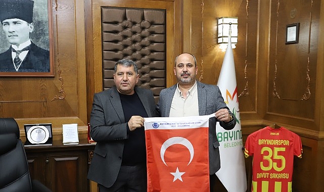 Bağımsızlığın Sembolü Şanlı Türk Bayrağıyla Ziyaret: Yerel Esnaf ve Ticari Hayat Üzerine Görüşler