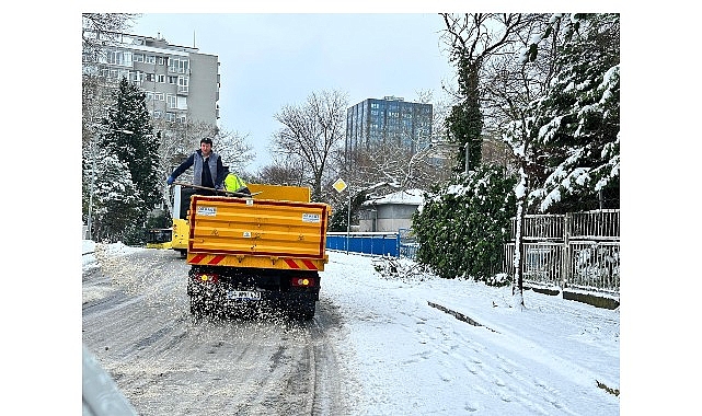 Bakırköy’de Karla Mücadele: 7/24 Ekip ve Sıcak Çorbaİkramıyla Hizmet