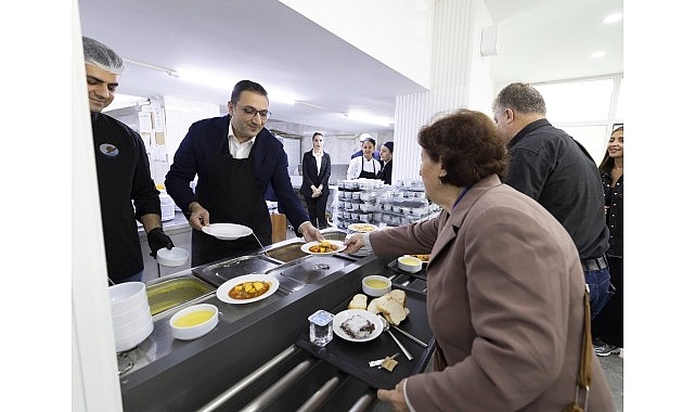 Balçova’da Aşevi Destek Programı: Sıcak Yemekler Evlere Ulaşıyor