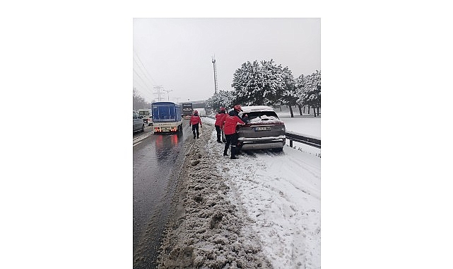 Bayrampaşa’da Karla Mücadelede Ekipler Sahada: Güvenli Ulaşım İçin Aralıksız Çalışmalar