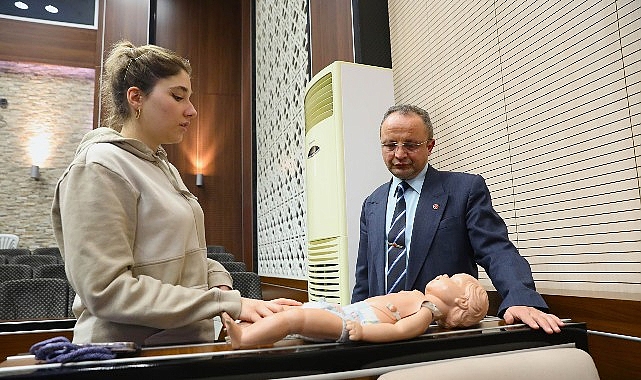 Belediye ve Sağlık Bakanlığı İş Birliğiyle İlk Yardım Eğitim Programı Gerçekleşti