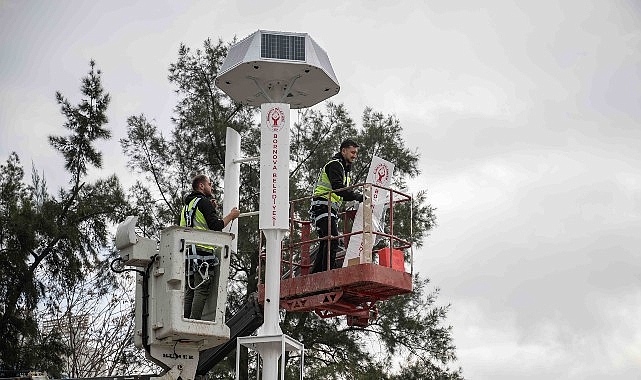 Bornova’da Türkiye’nin İlk Hibrit Enerji Direğiyle Yenilenebilir Güç ve Sosyal Destek Perspektifi