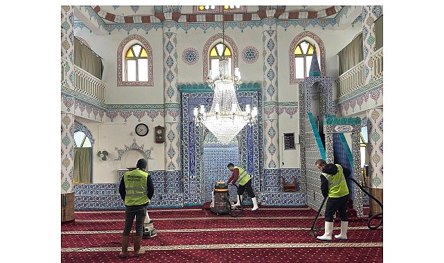 Burhaniye’de Ramazan Temizliği ve İmsakiye Hizmeti Bir Arada