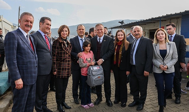 Deprem Arekleriyle Dayanışma: Özdemir ve CHP Lideriyle Osmaniye ile Gaziantep’te Birlik Mesajı