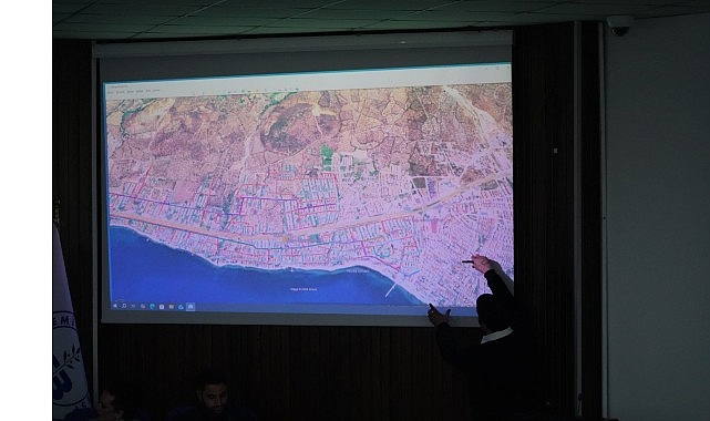 Edremit Muhtarlar Toplantısında Afet Önlemleri ve Arıtma Projeleri Üzerine Detaylı Bilgilendirme