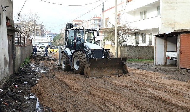 Edremit’te Altyapı Seferberliği: Ana Arterler ve Bozuk Yollar İçin Yoğun Çalışmalar