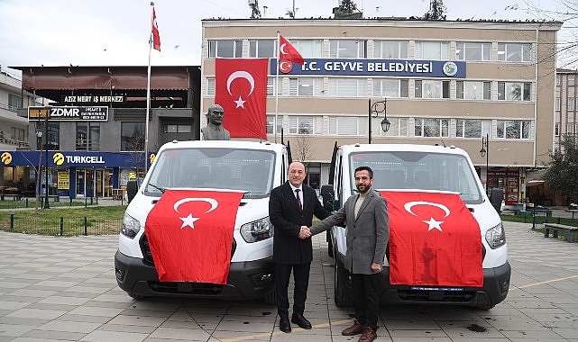 Geyve Belediyesi Öz Kaynaklarla 2 Yeni Kamyonetle Hizmet Kapasitesini Güçlendirdi