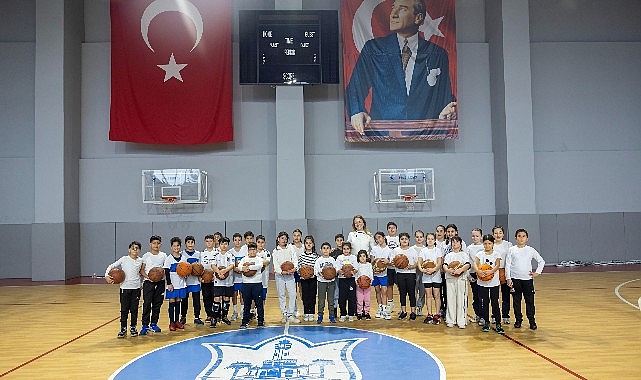 Gültepe Atatürk Spor Tesisi’nde Başkan Mutlu’dan Spor Okulları’na Destek: Çocuklar Sevinçle Buluştu