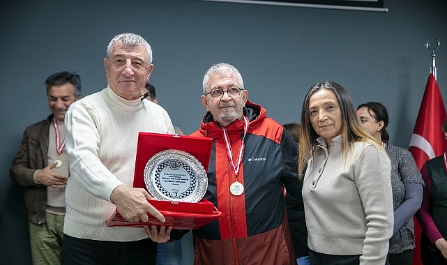 Güzelbahçe’de 40 Yaş Üstü Satranç Turnuvası: Zafer Hakkı Oktay Varıcıoğlu’na
