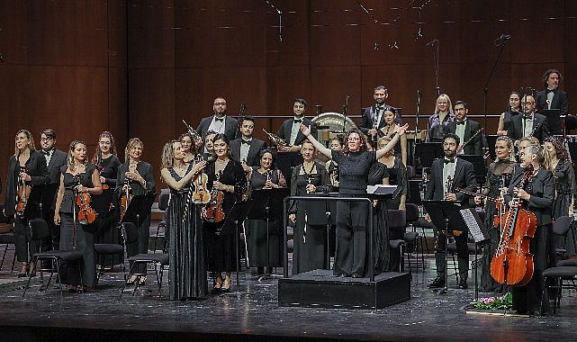 İDSO DenizBank Konserlerinde Nil Venditti Yönetiminde Jess Gillam Fırtınası