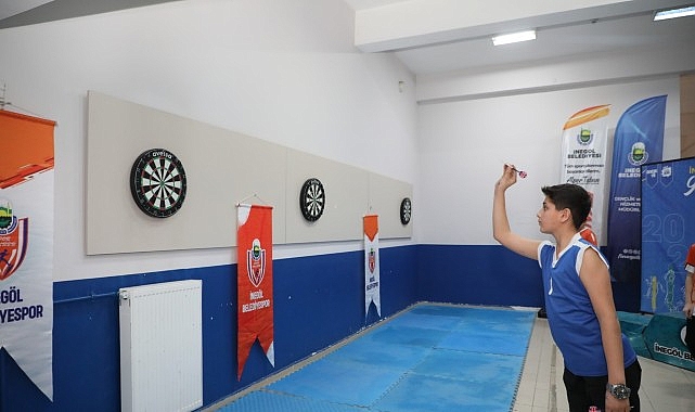 İnegöl’de Dart Arenasında Yarış Dolu İkinci Gün: 35 Takım, 140 Öğrenci Kıyasıya Mücadelede