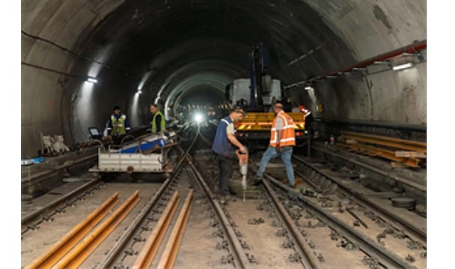 İzmir Metro Faaliyete Geçiş Öncesi Makas Değişim Çalışması ve Yolcu Bilgilendirmesi