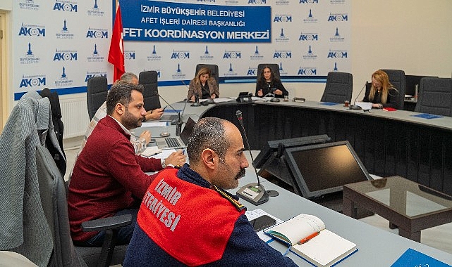 İzmir’de AKOM Krizi: Kuvvetli Yağış ve Fırtına İçin 24 Saat Operasyon Belgeleri