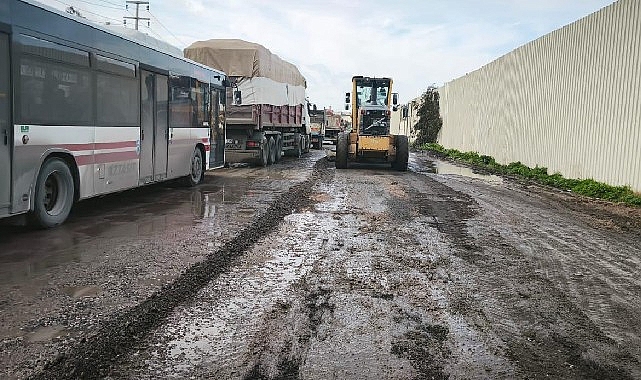 İzmir’de Aşırı Yağış Sonrası Yol Güvenliği İçin Hızlı ve Koordine Müdahale
