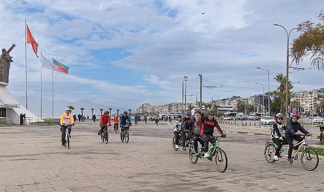 İzmir’de Beyaz Baston Haftası İçin Pedal Sesleri: TÜRGÖK ve İzmİr Büyükşehir Belediyesi İş Birliğiyle Kabartma Kitaplara Dikkat Çekildi