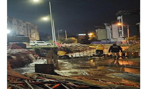 İzmir’de Sağanak ve Fırtına Alarmı: Yıldırımın Pompa İstasyonu Üzerindeki Etkileri ve Su Baskınları