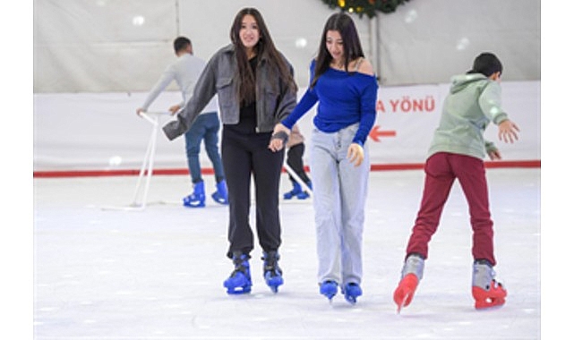 İzmir’de Yeni Yıl Buz Pistleri: Kültürpark ve Bostanlı’da Yarıyıl Boyunca Kaymaya Davet