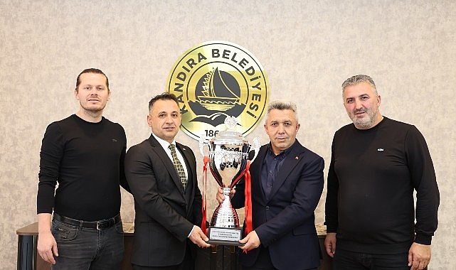 Kandıra Gençlerbirliği, Şampiyonluk Coşkusunu Belediye ile Paylaştı