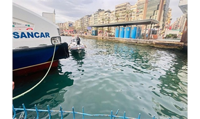 Karşıyaka Vapur İskelesi Altında Sıkışan Kedinin Başarılı Kurtuluşu