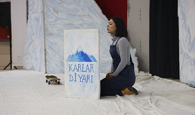 Kartepe’de Yarıyıl Neşesi: Çocuklar Karlar Diyarı ile Büyülü Tiyatro Deneyimi Yaşadı