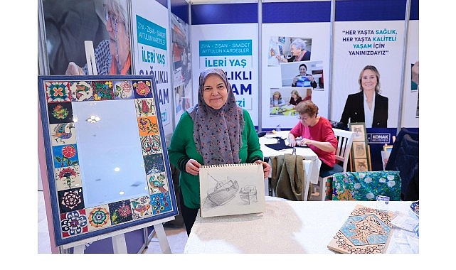 Konak Belediyesi İleri Yaş Sağlıklı Yaşam Merkezi PAL EXPOCARE’de Öne Çıktı: İstiklal Marşı’nı İşaret Diliyle Okudular