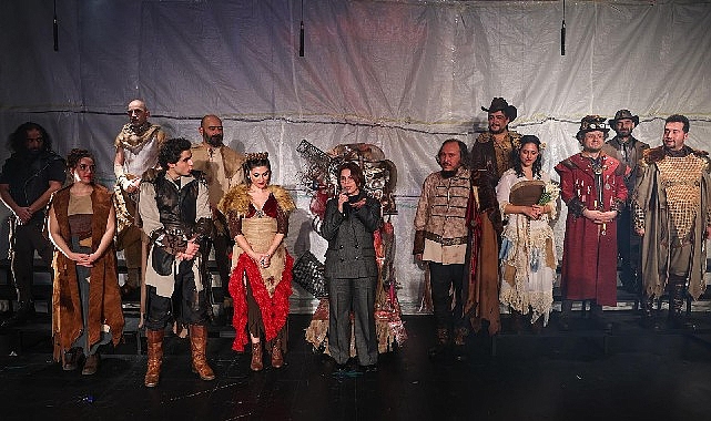 Maltepe Belediye Tiyatrosu 17. Yılını Hamlet ile Coşkuyla Kutladı