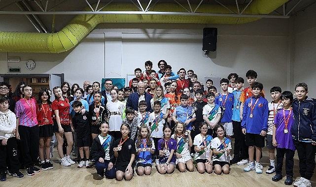Nilüfer’de Genç Sporcuların Squash Ateşi: Yeni Tesis Müjdesiyle Şampiyonlar Yola Devam