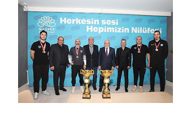Nilüferli Sporcuların Bursa Şampiyonluğu: U16 ve U18 Kız Takımları Başkan Özdemir ile Gurur Dolu Anlar Paylaştı