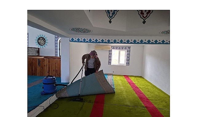 Ramazan Öncesi Kemer’de Cami Temizlik Hareketi: Ekipler Halı ve Bahçe Temizliğini Tamamladı