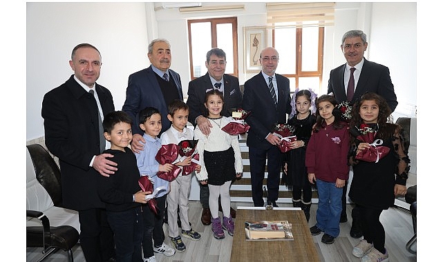 Selçuklu’da Karneler Sevinci: Protokolün Katılımıyla Öğrenciler Başarı Belgelerini Aldı