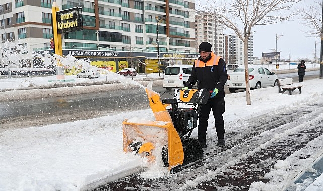 Sivas’ta Kar Zammı: Belediye 24/7 Sahada, Vatandaşlara Sıcak Destek ve Ulaşım Güvenliği